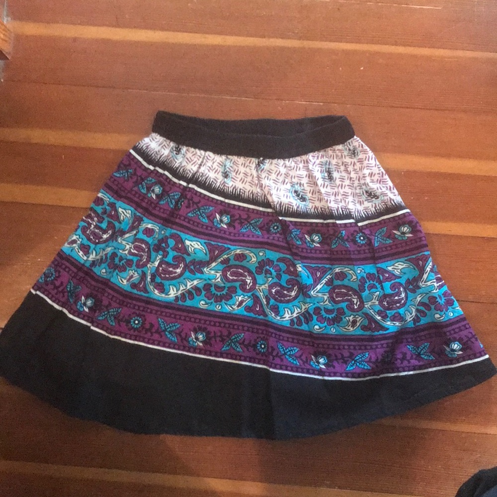 Patterned skirt with black trim